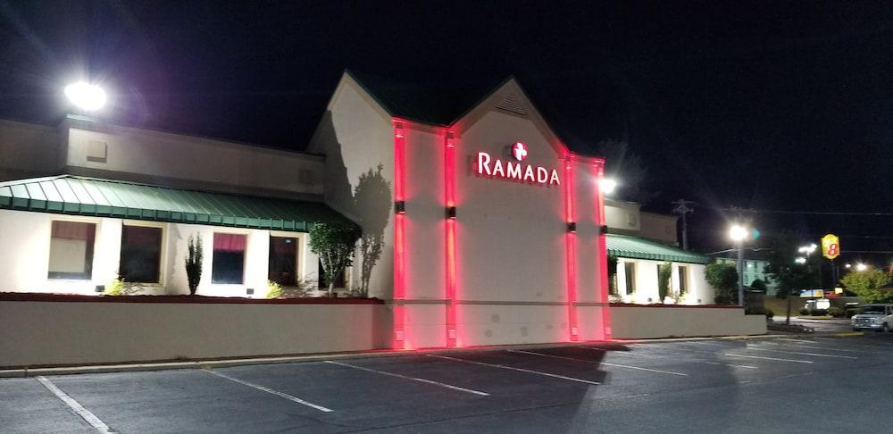 Ramada By Wyndham & Suites Warner Robins Buitenkant foto