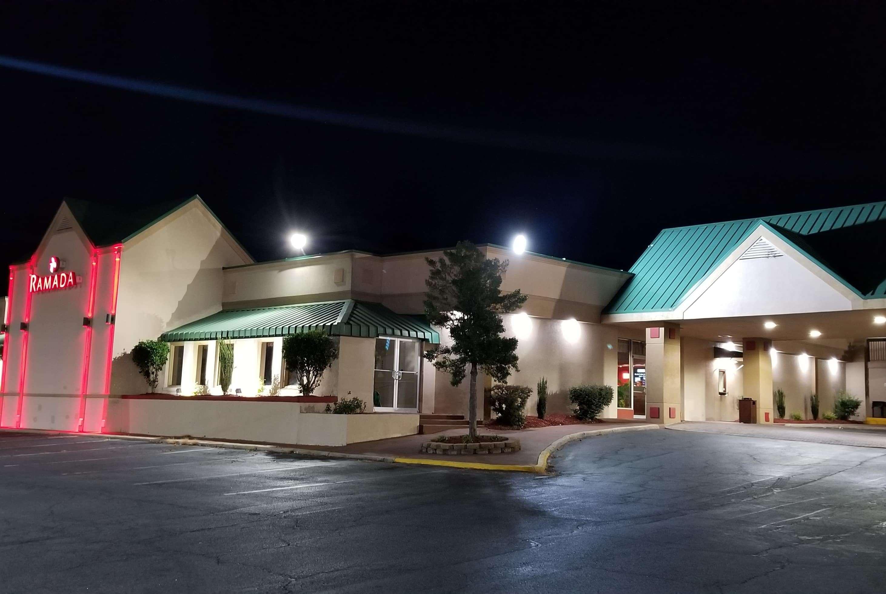 Ramada By Wyndham & Suites Warner Robins Buitenkant foto