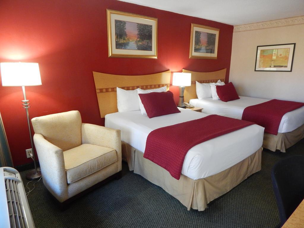 Ramada By Wyndham & Suites Warner Robins Buitenkant foto