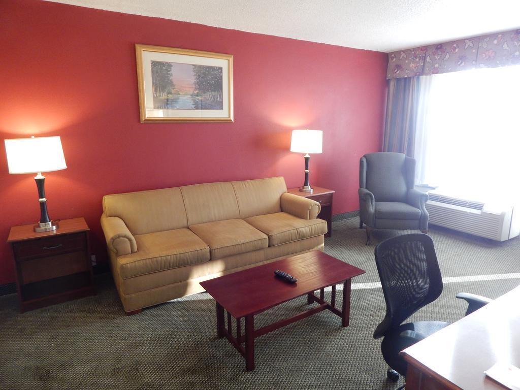 Ramada By Wyndham & Suites Warner Robins Buitenkant foto