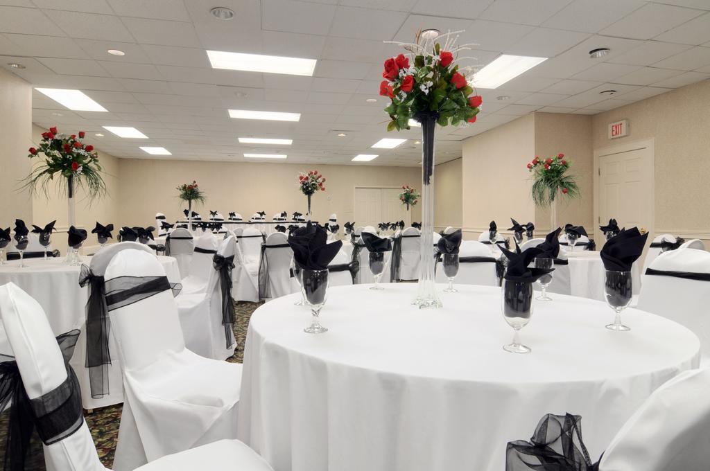 Ramada By Wyndham & Suites Warner Robins Buitenkant foto