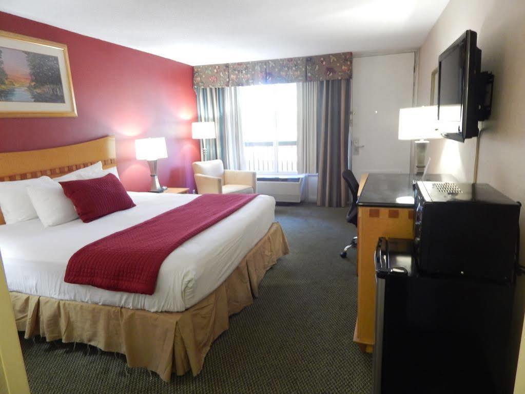 Ramada By Wyndham & Suites Warner Robins Buitenkant foto