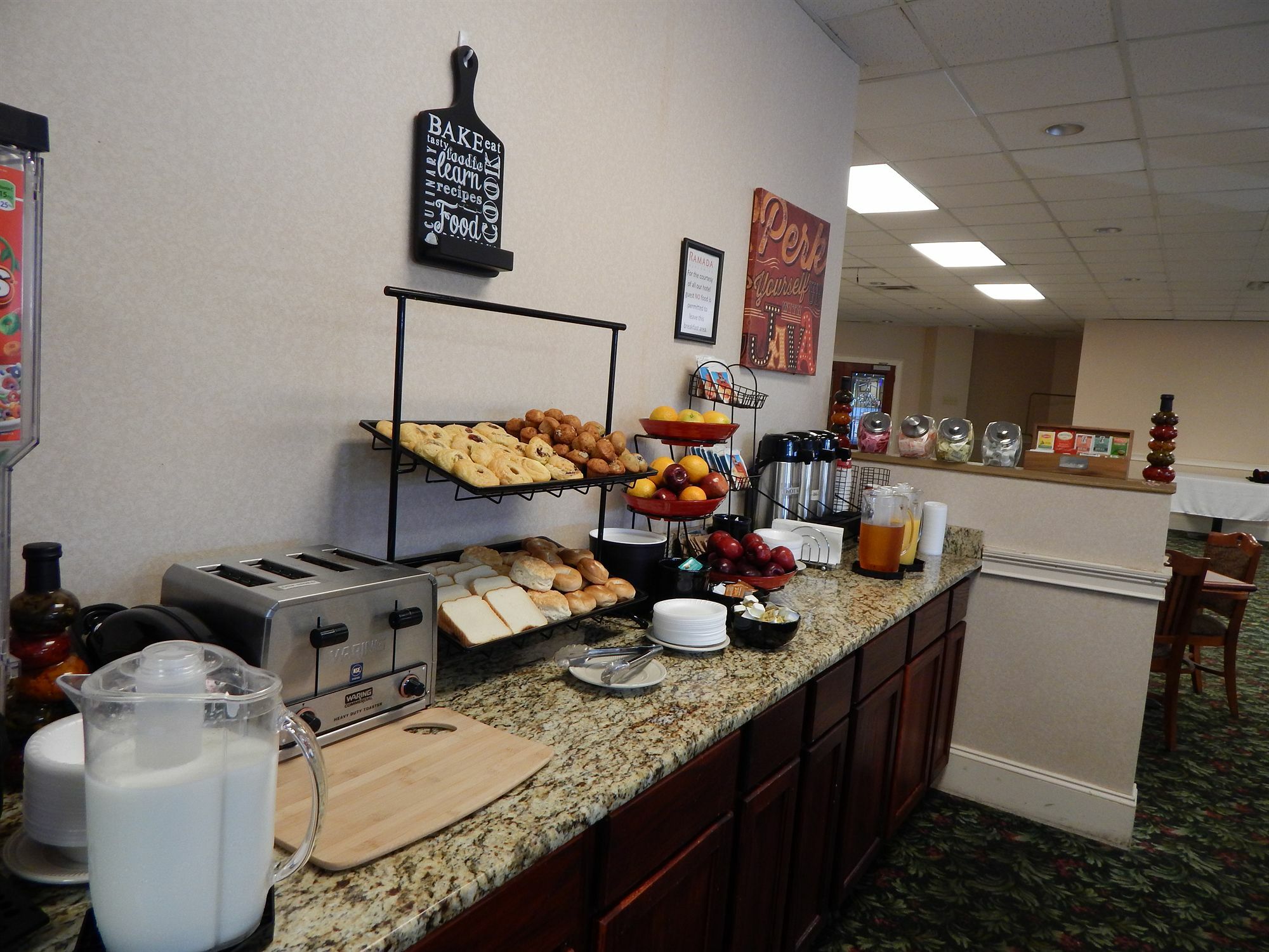 Ramada By Wyndham & Suites Warner Robins Buitenkant foto